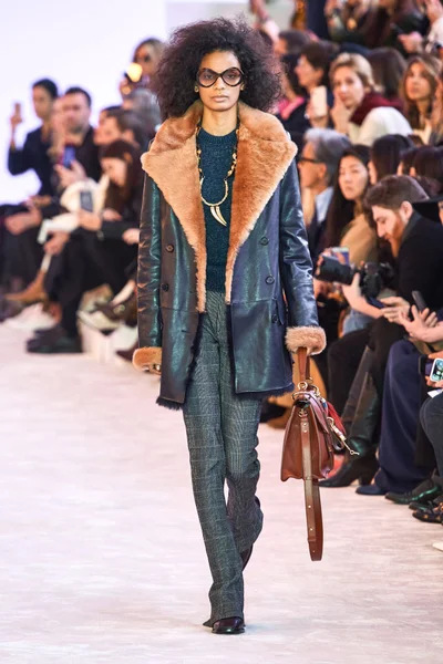 Look 15